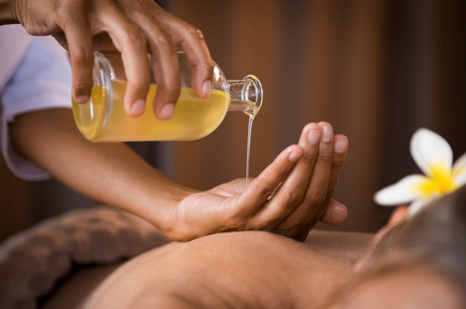 Ayurvedic oil massage with Franch Oil NH* Plus